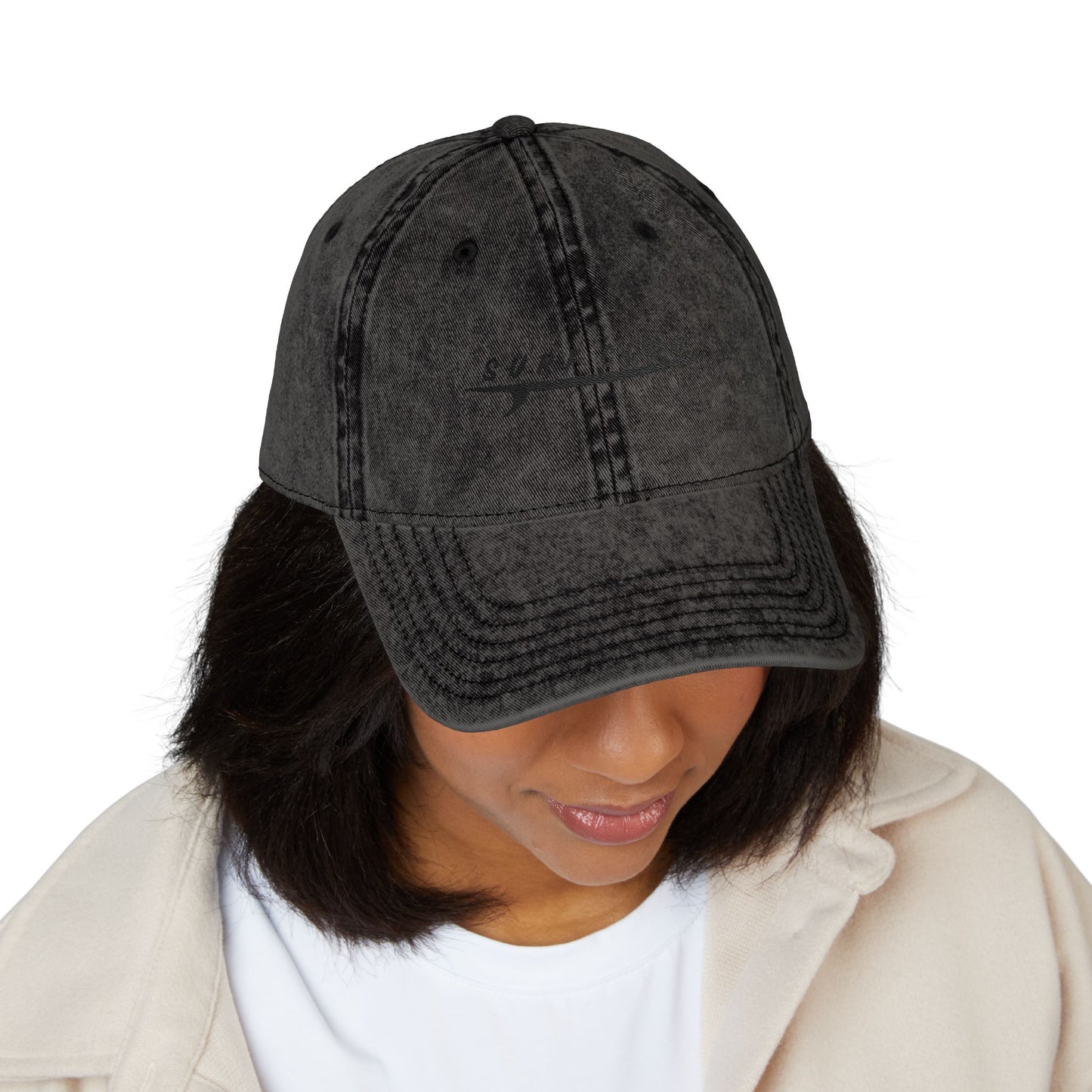 Hat Vintage Cap (Embroidery) by Mariu del Campo.