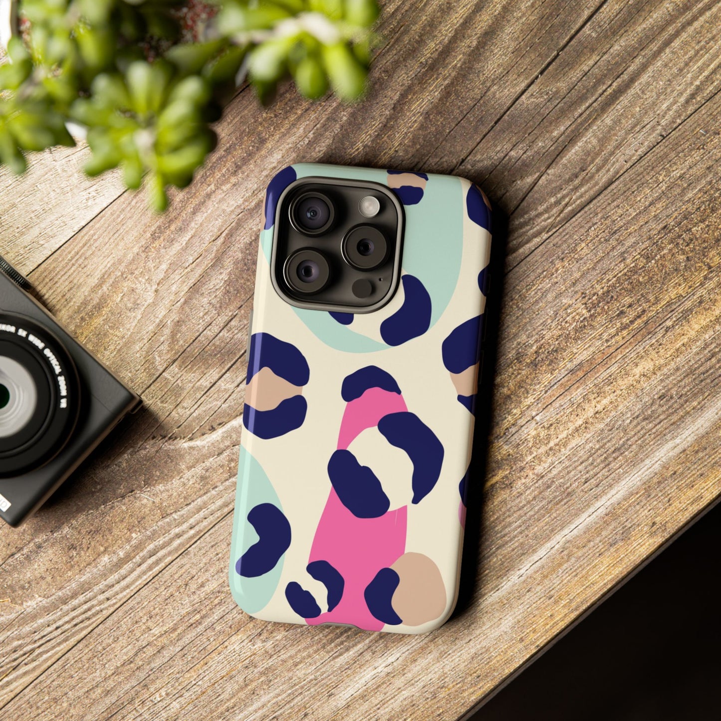 Cases Tough leopard by Mariu del Campo.