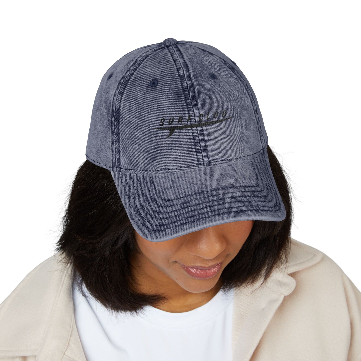 Hat Vintage Cap (Embroidery) by Mariu del Campo.