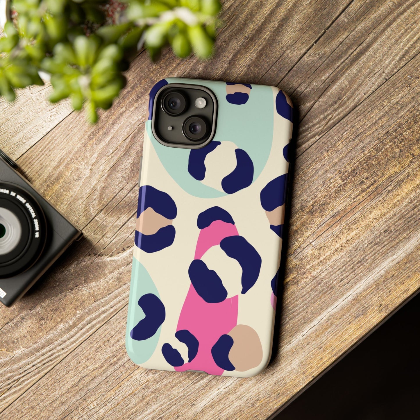 Cases Tough leopard by Mariu del Campo.