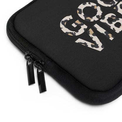 Laptop Sleeve Good Vibes by Mariu del Campo.
