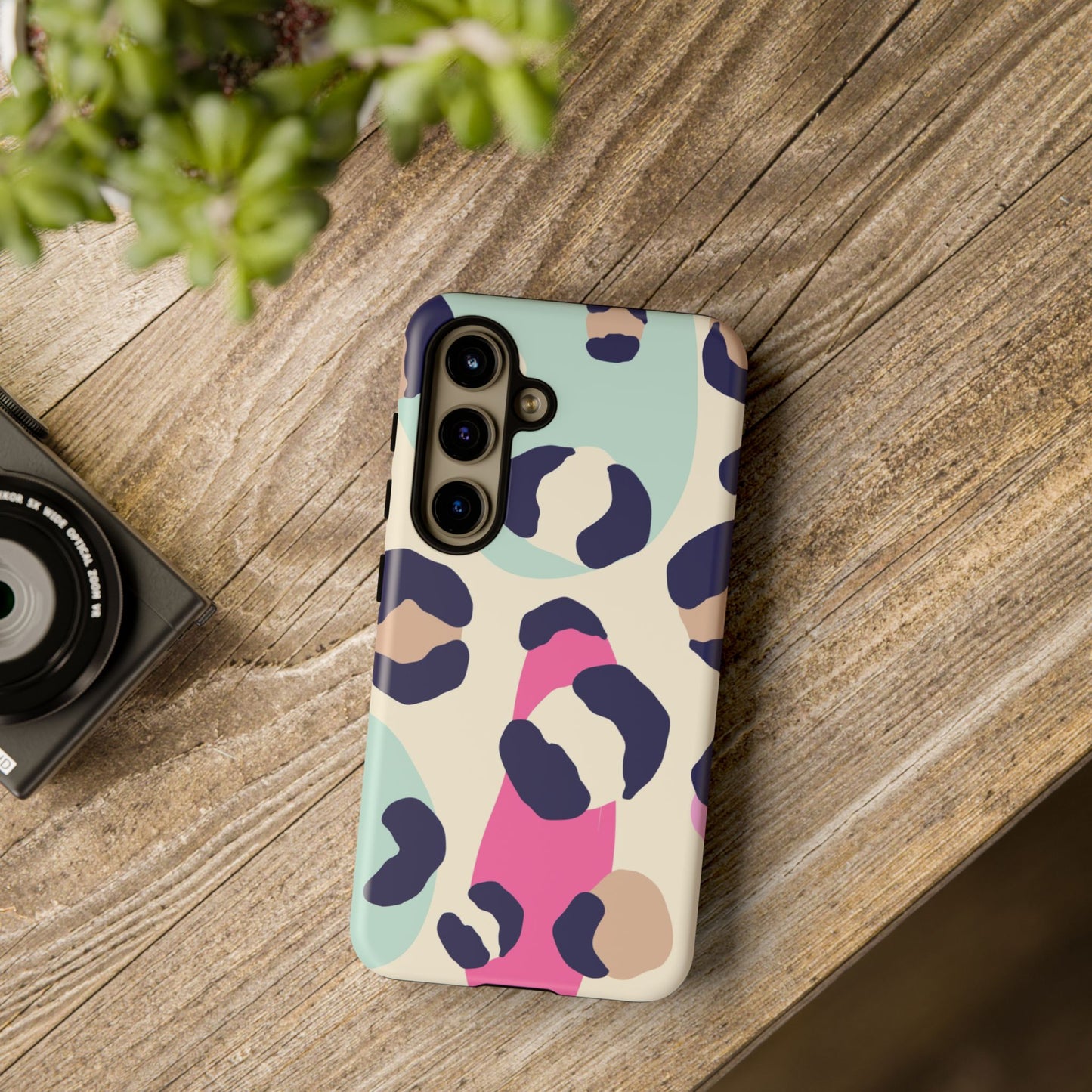 Cases Tough leopard by Mariu del Campo.