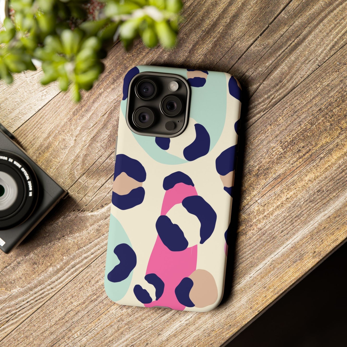 Cases Tough leopard by Mariu del Campo.