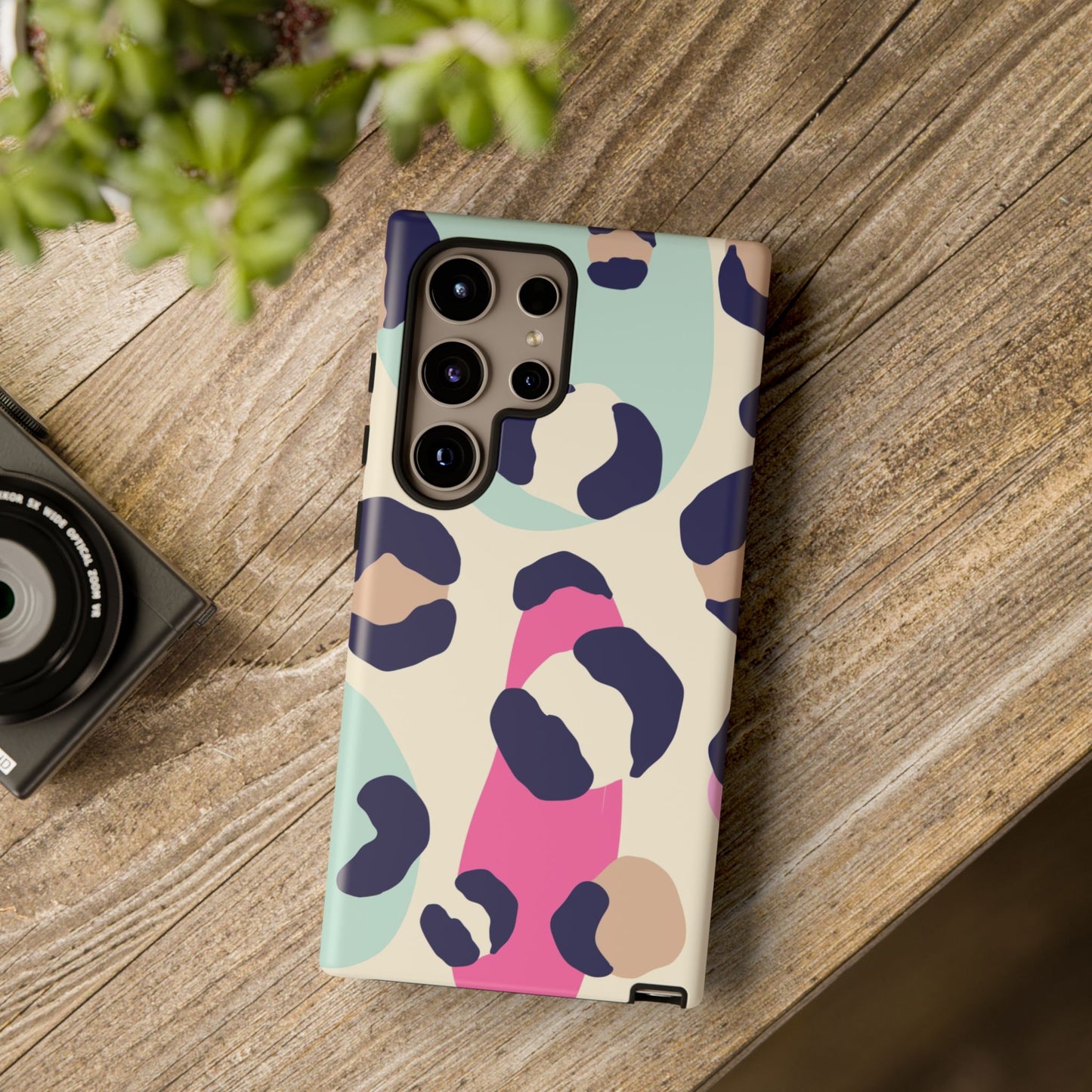 Cases Tough leopard by Mariu del Campo.