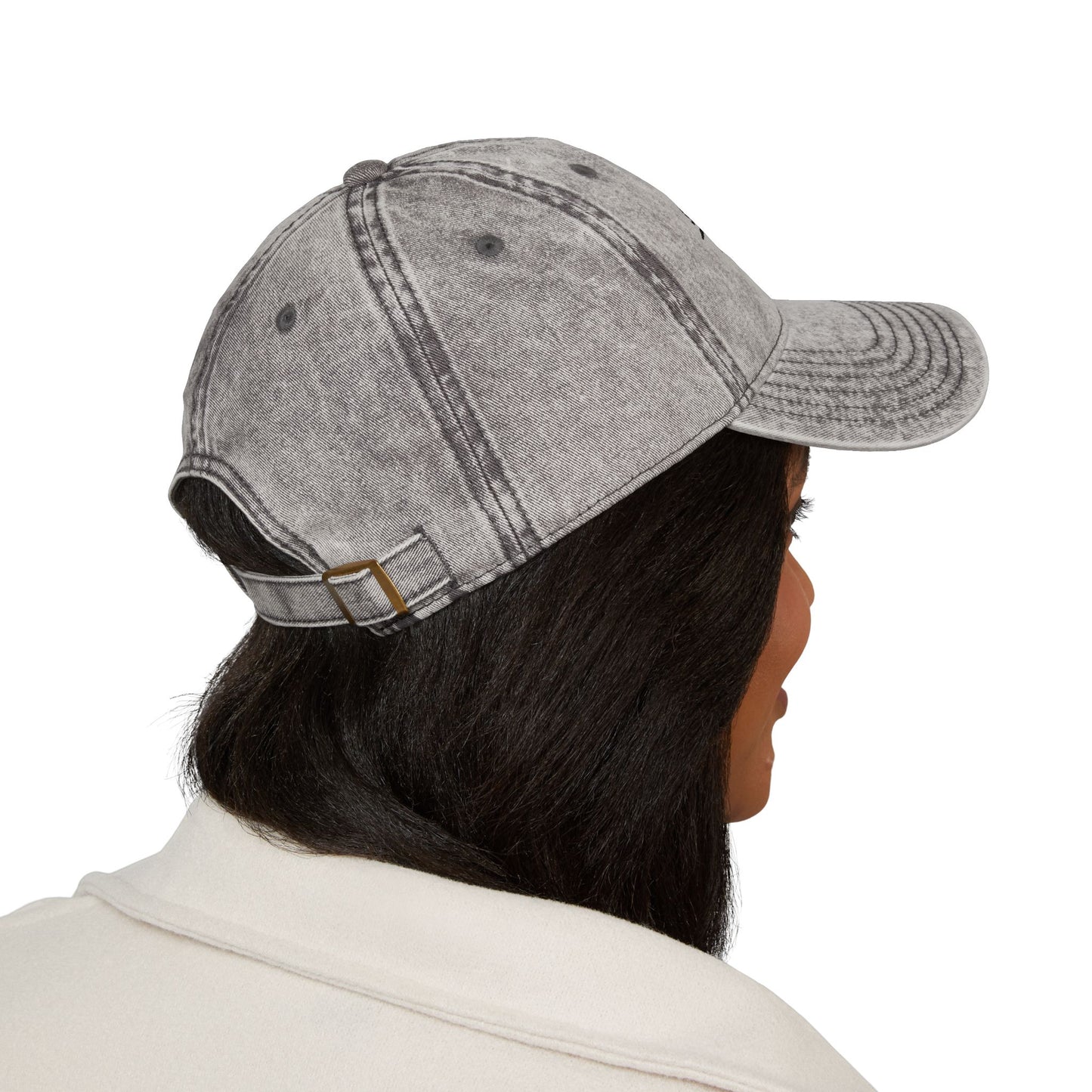 Hat Vintage Cap (Embroidery) by Mariu del Campo.