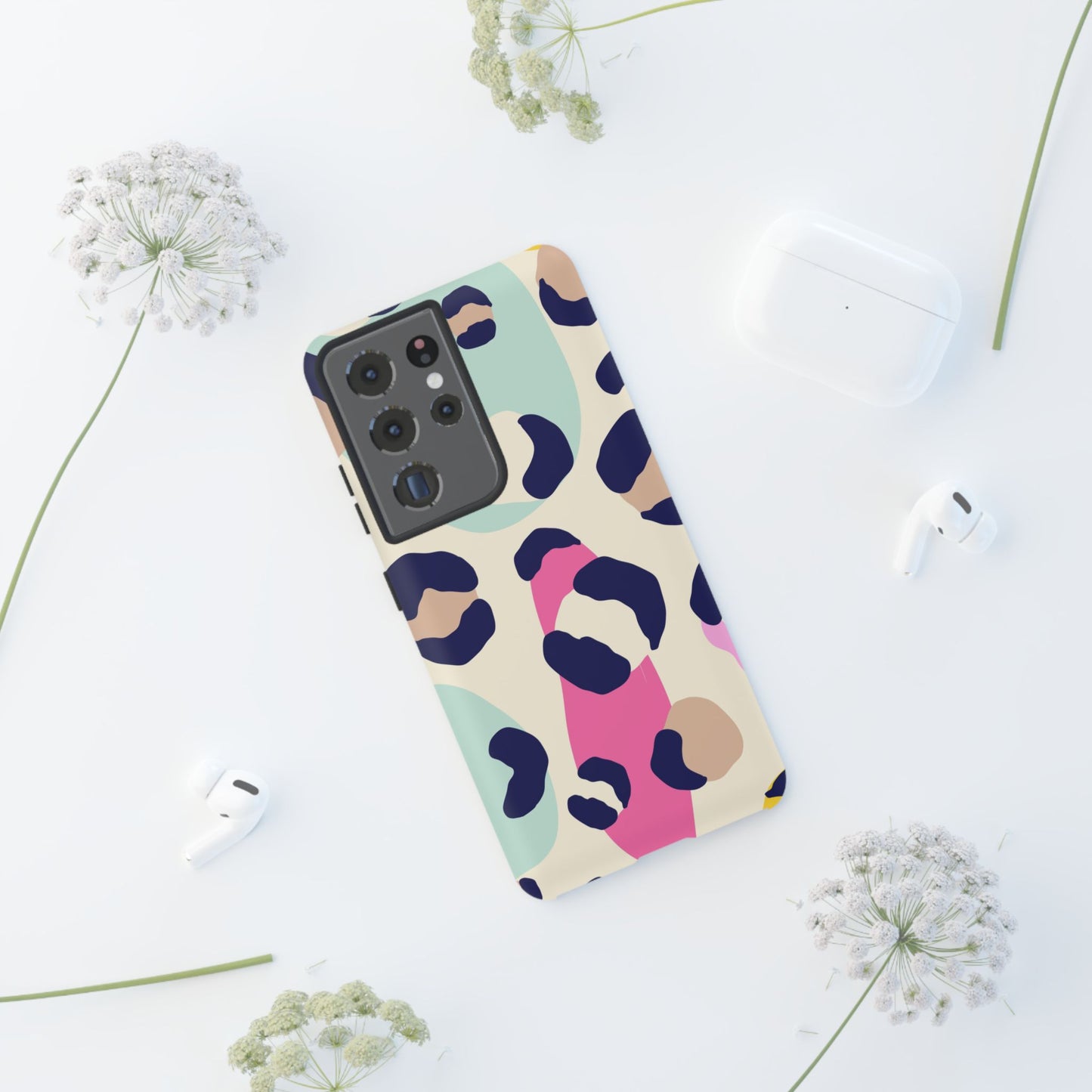 Cases Tough leopard by Mariu del Campo.