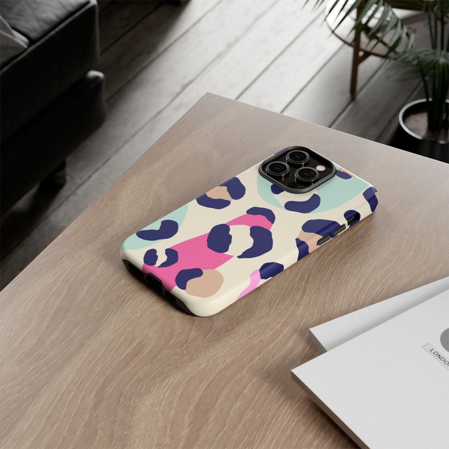 Cases Tough leopard by Mariu del Campo.