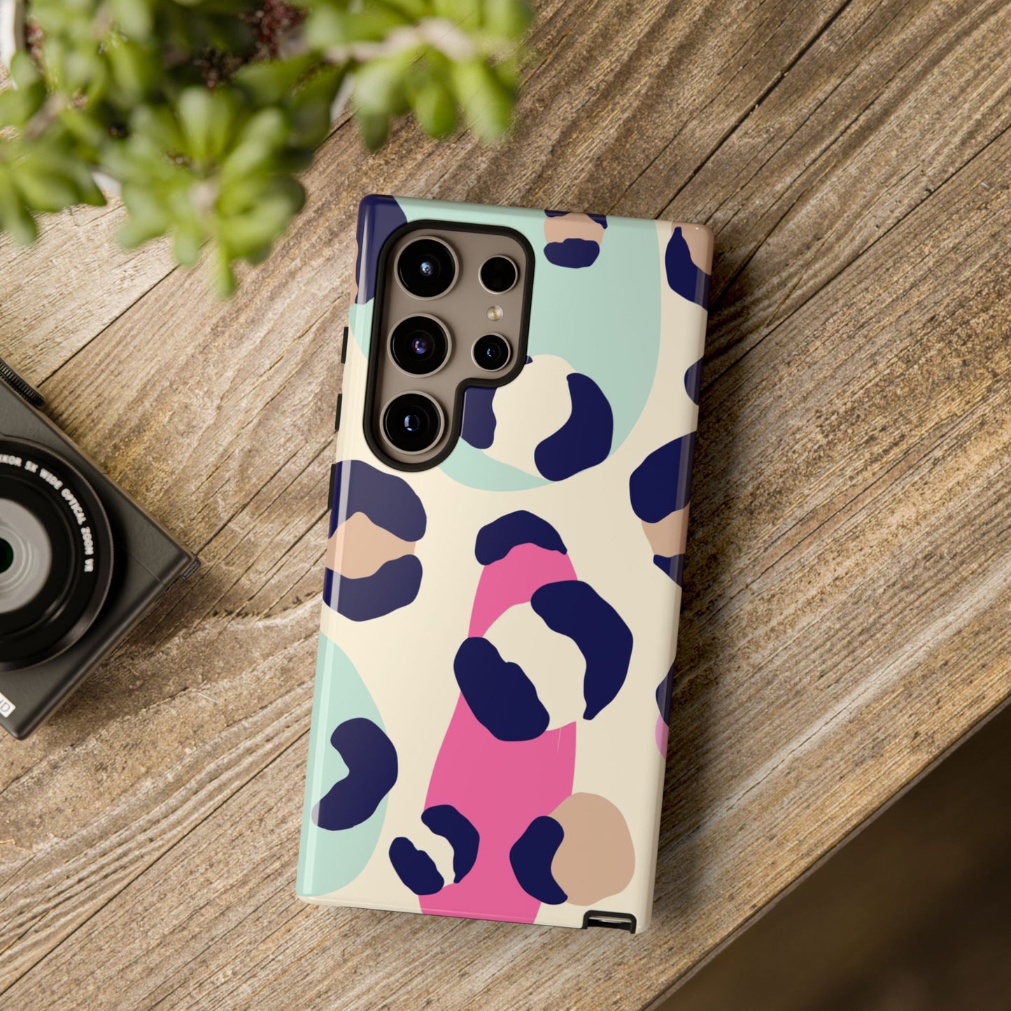 Cases Tough leopard by Mariu del Campo.