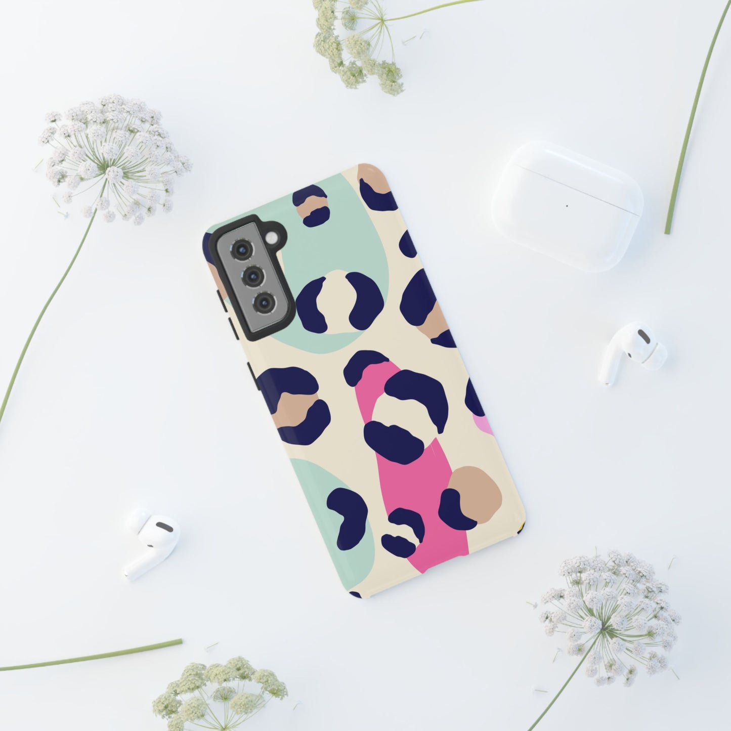 Cases Tough leopard by Mariu del Campo.