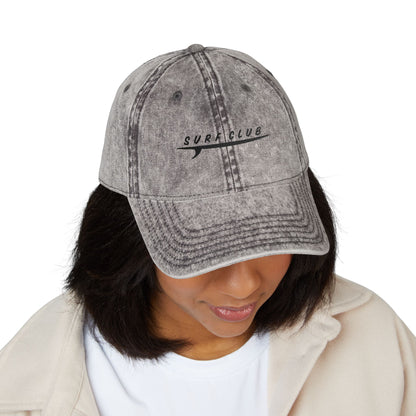 Hat Vintage Cap (Embroidery) by Mariu del Campo.