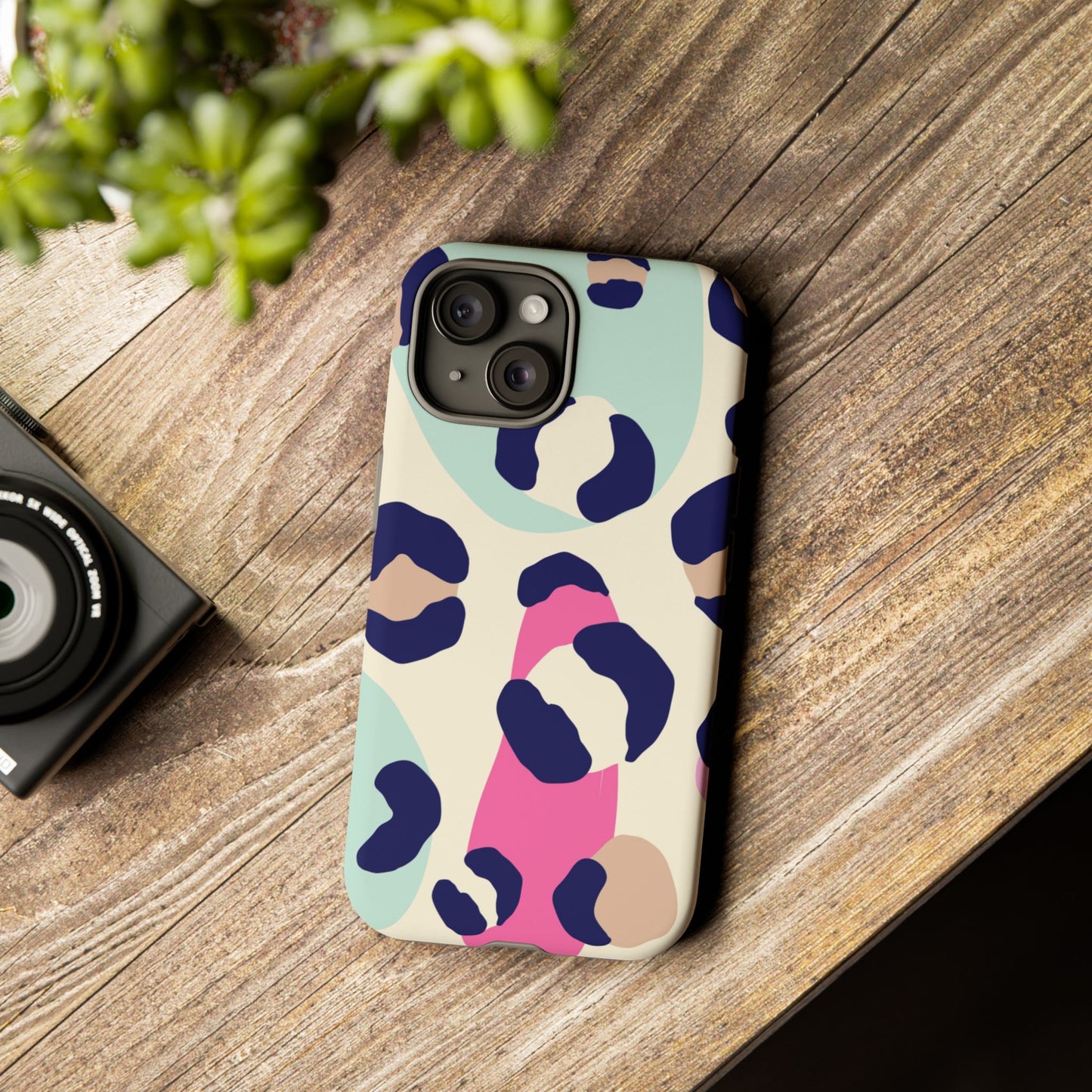 Cases Tough leopard by Mariu del Campo.