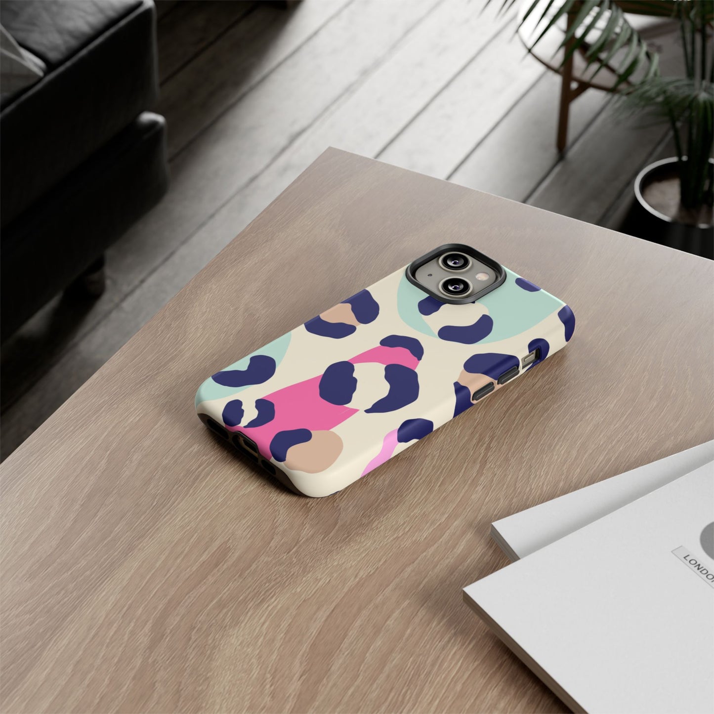 Cases Tough leopard by Mariu del Campo.