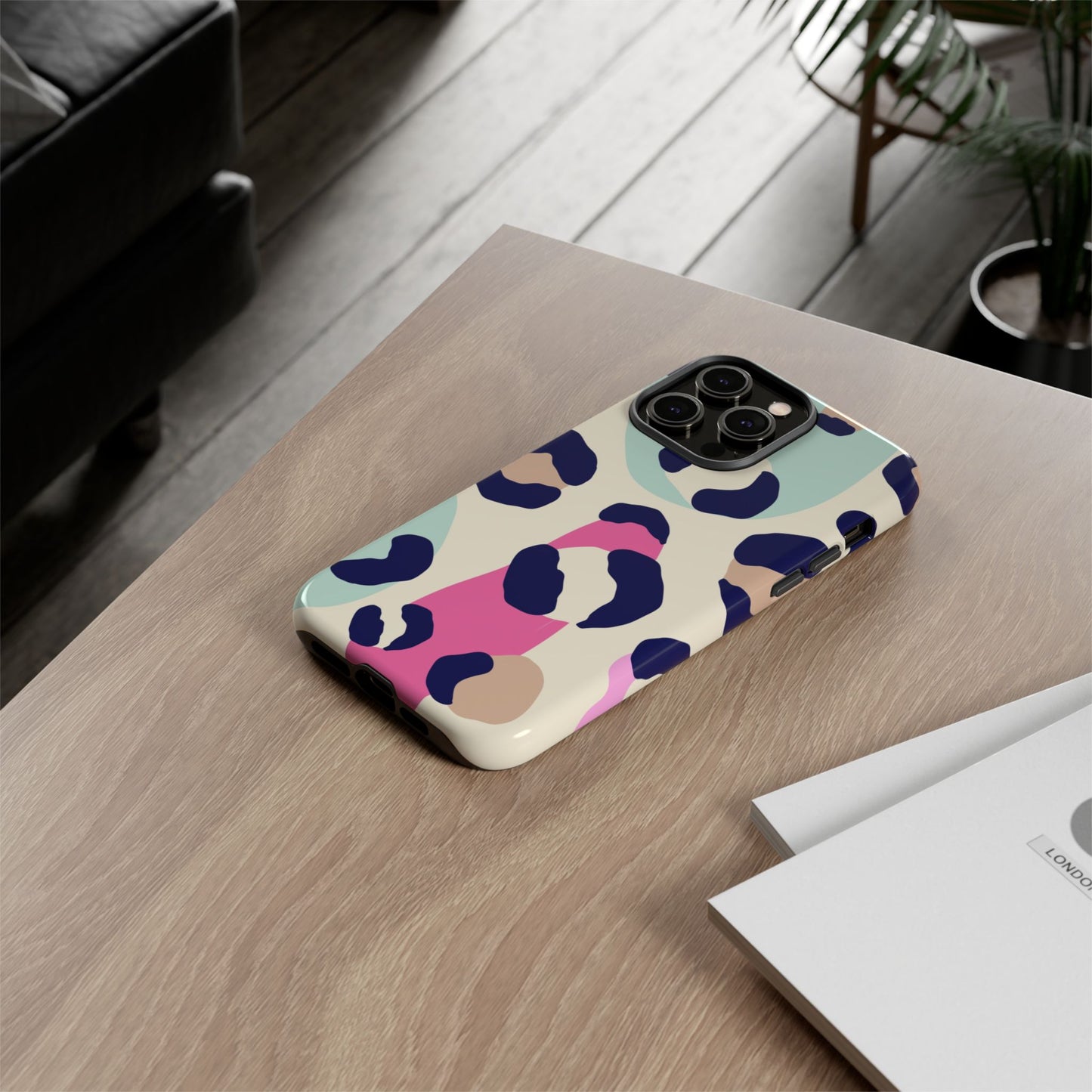 Cases Tough leopard by Mariu del Campo.