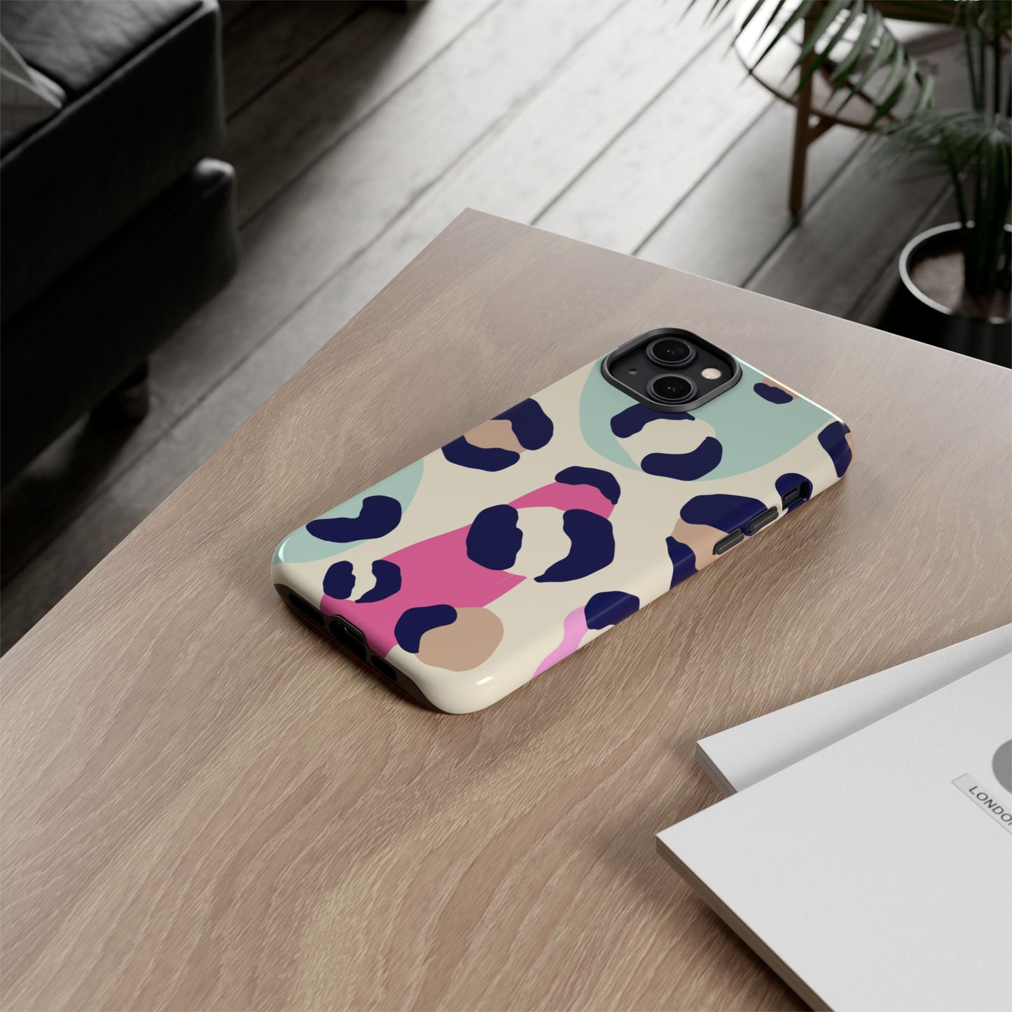 Cases Tough leopard by Mariu del Campo.