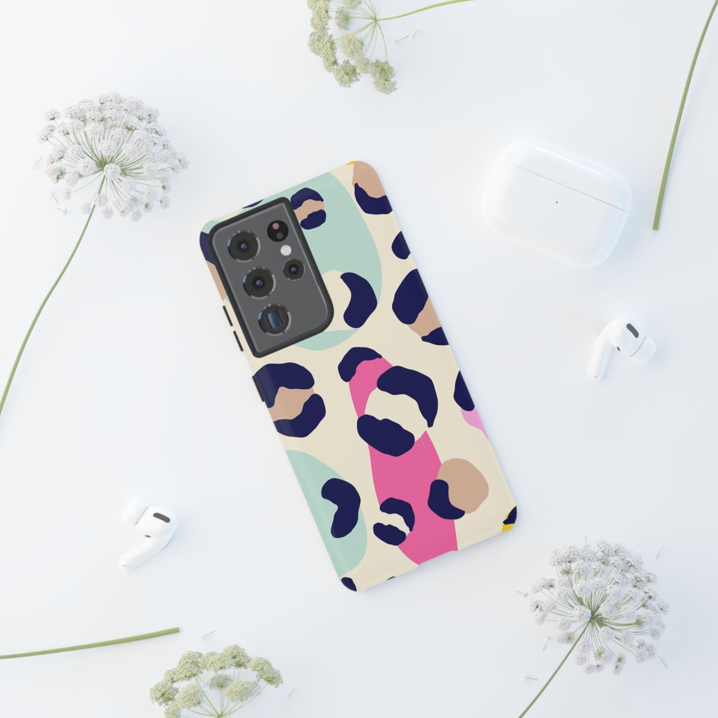 Cases Tough leopard by Mariu del Campo.