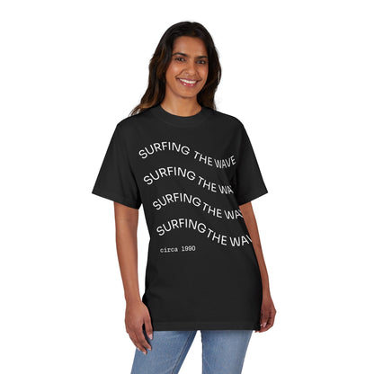 T-Shirt Surfing Wave Unisex by Mariu del Campo.