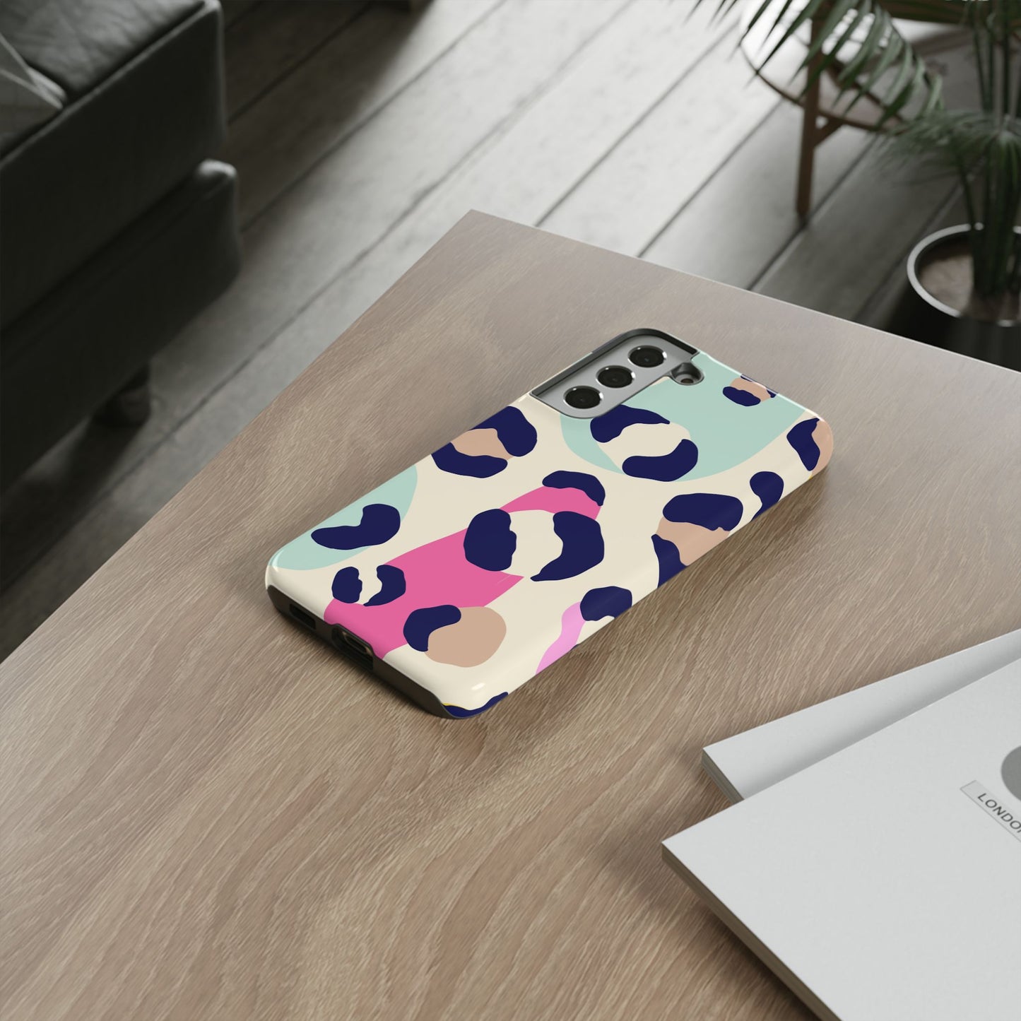 Cases Tough leopard by Mariu del Campo.