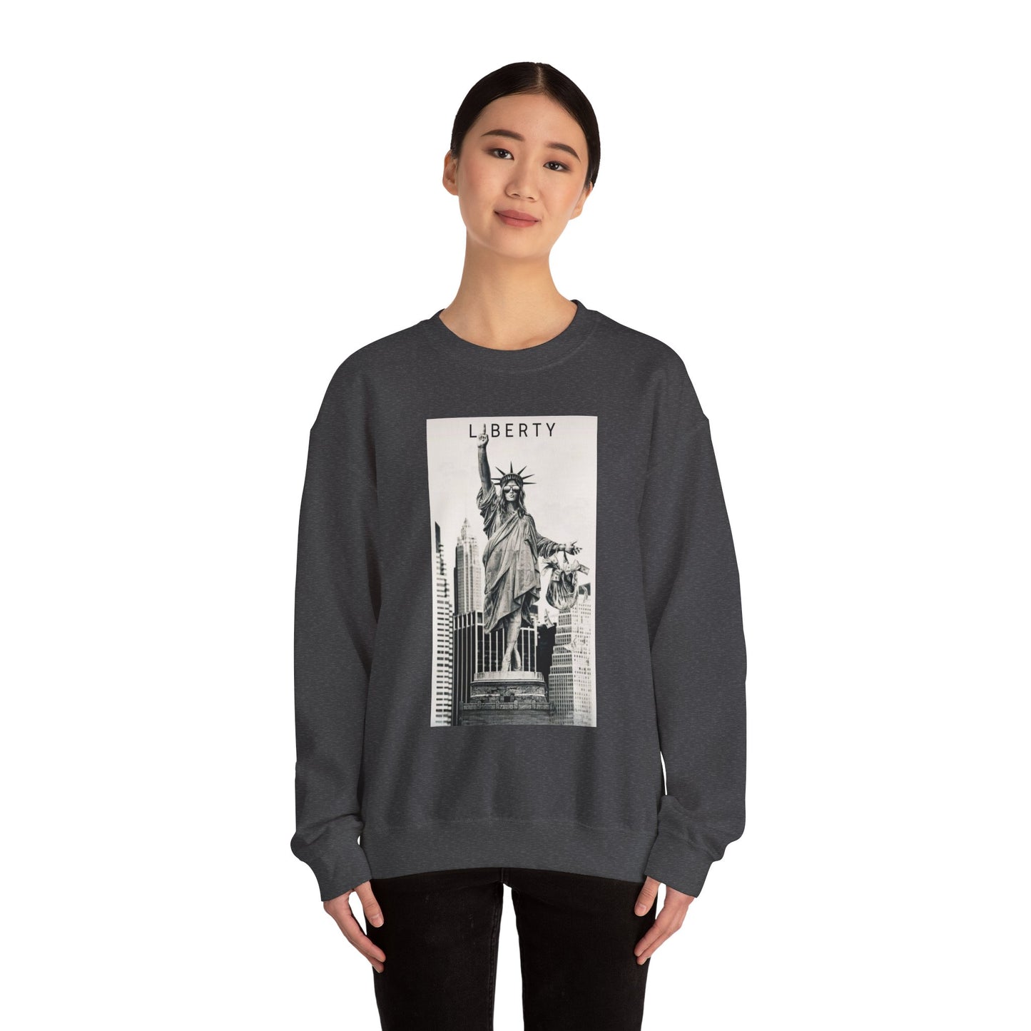 Sweatshirt Statue of Liberty Unisex by Mariu del Campo.