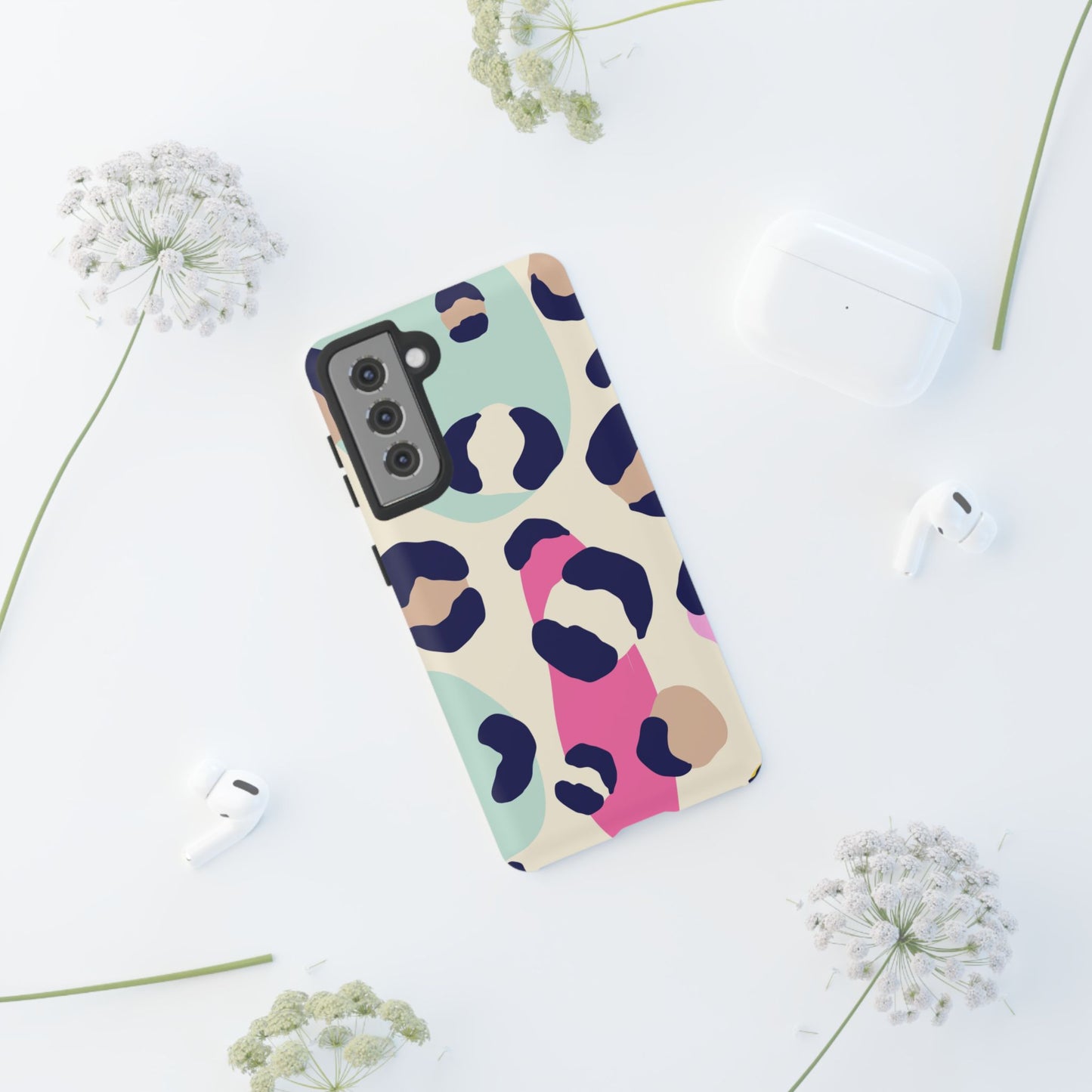 Cases Tough leopard by Mariu del Campo.
