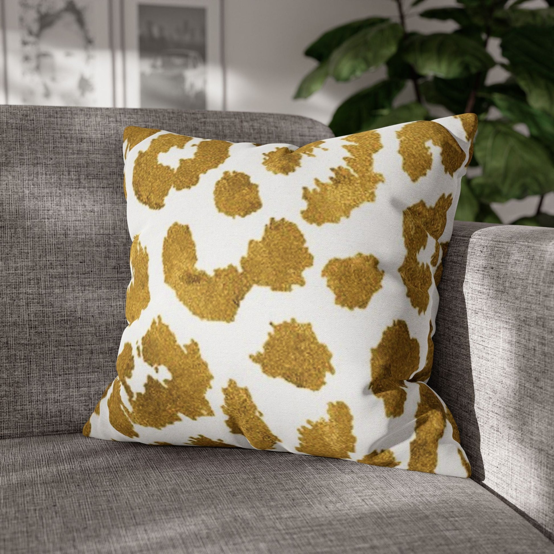 Pillowcase Spun Polyester Square gold leopard by Mariu del Campo. - Mariu del Campo
