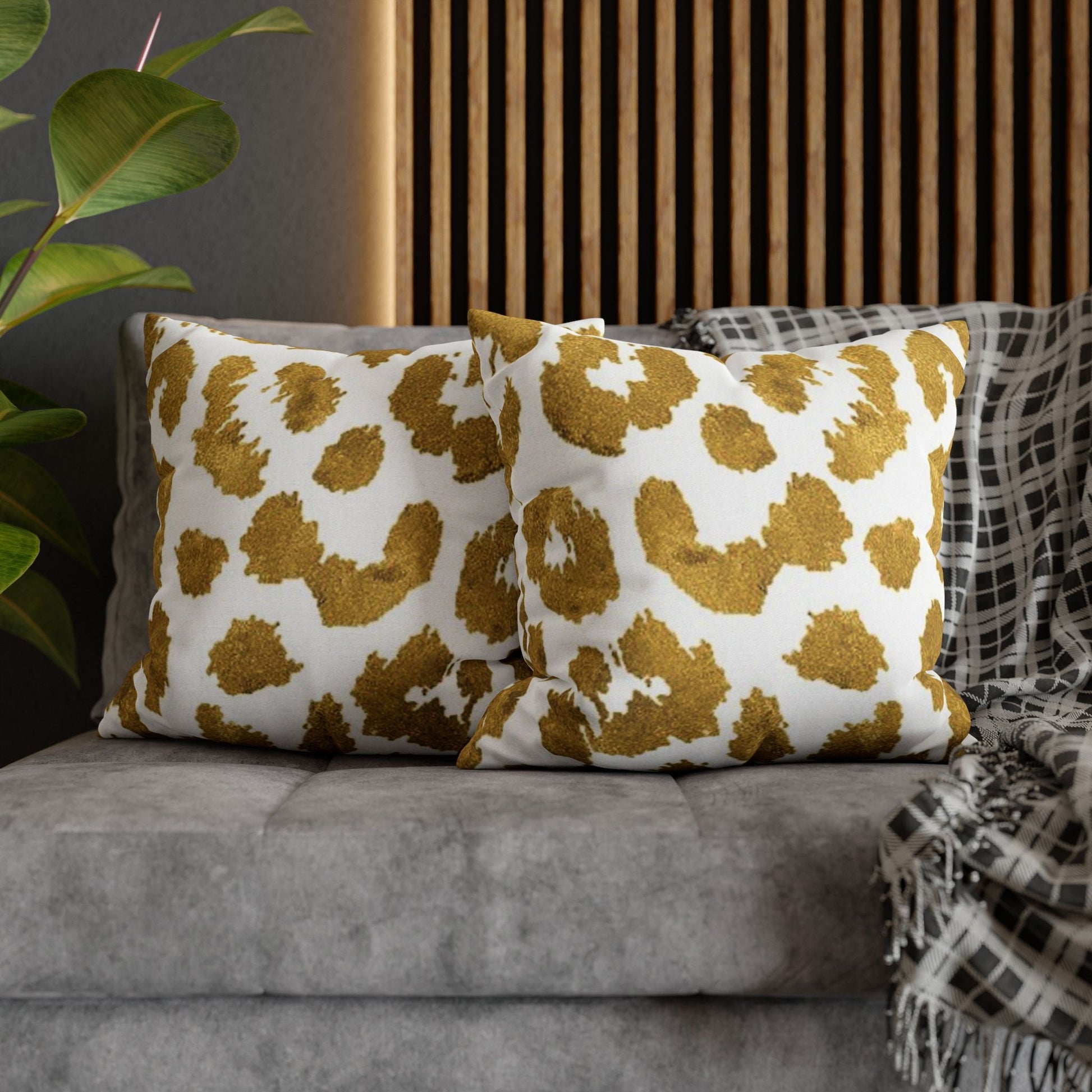 Pillowcase Spun Polyester Square gold leopard by Mariu del Campo. - Mariu del Campo